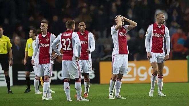 引发观众的 引发观众的